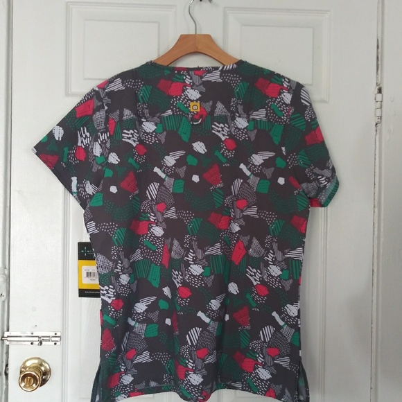 Wonderwink scrub top - Picture 7 of 8